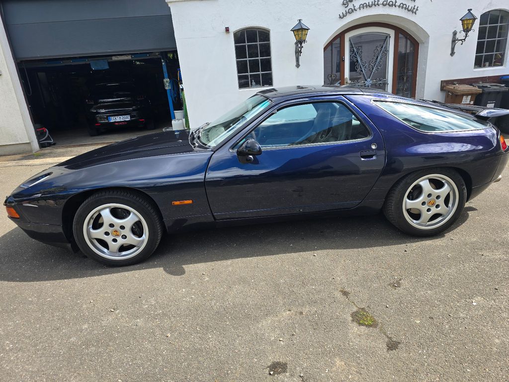 Porsche 928
