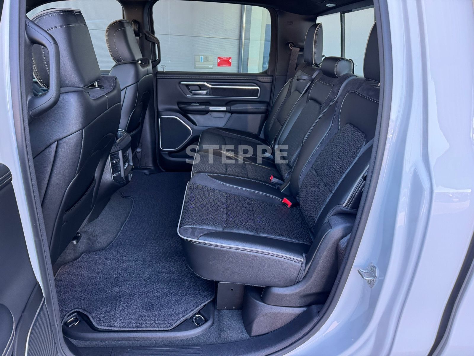 Dodge RAM 1500 5,7 V8  LARAMIE Sport Luftfed. AHK 20"