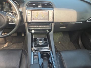 Jaguar F-Pace - 9