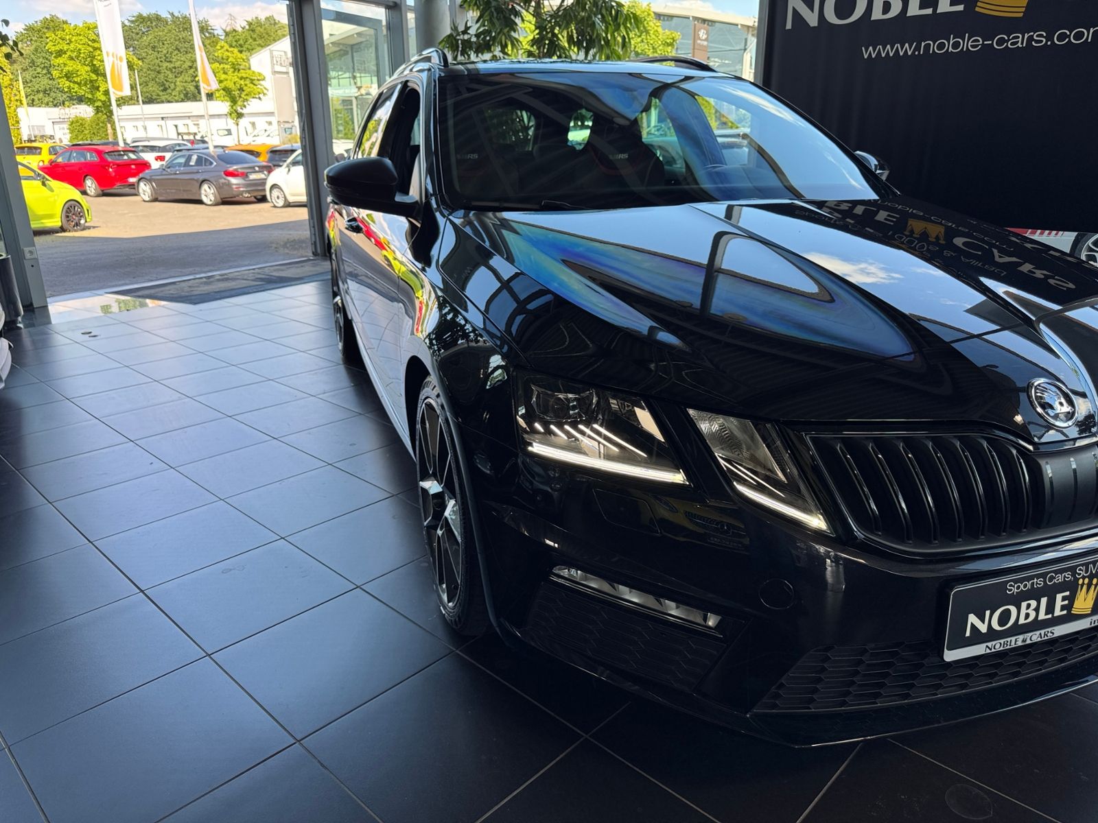 Fahrzeugabbildung SKODA Octavia Combi RS 245 LED NAVI ALU