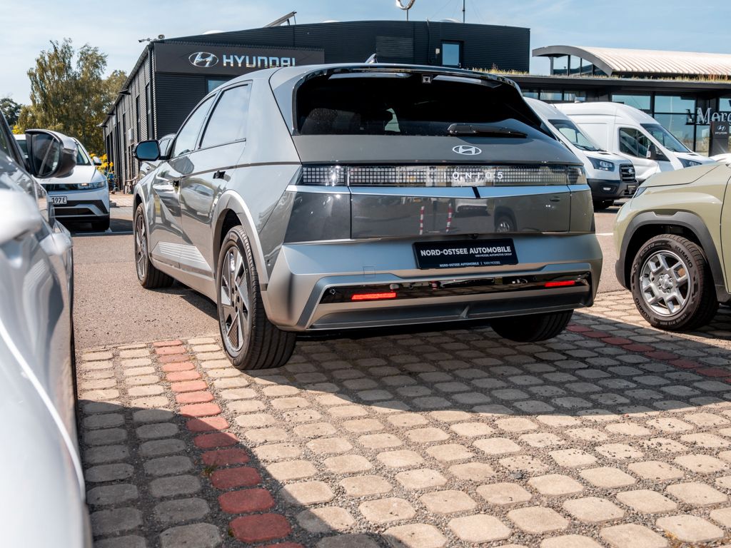 Fahrzeugabbildung Hyundai IONIQ 5 UNIQ 84 kWh Leder Sitzklima Park-Paket