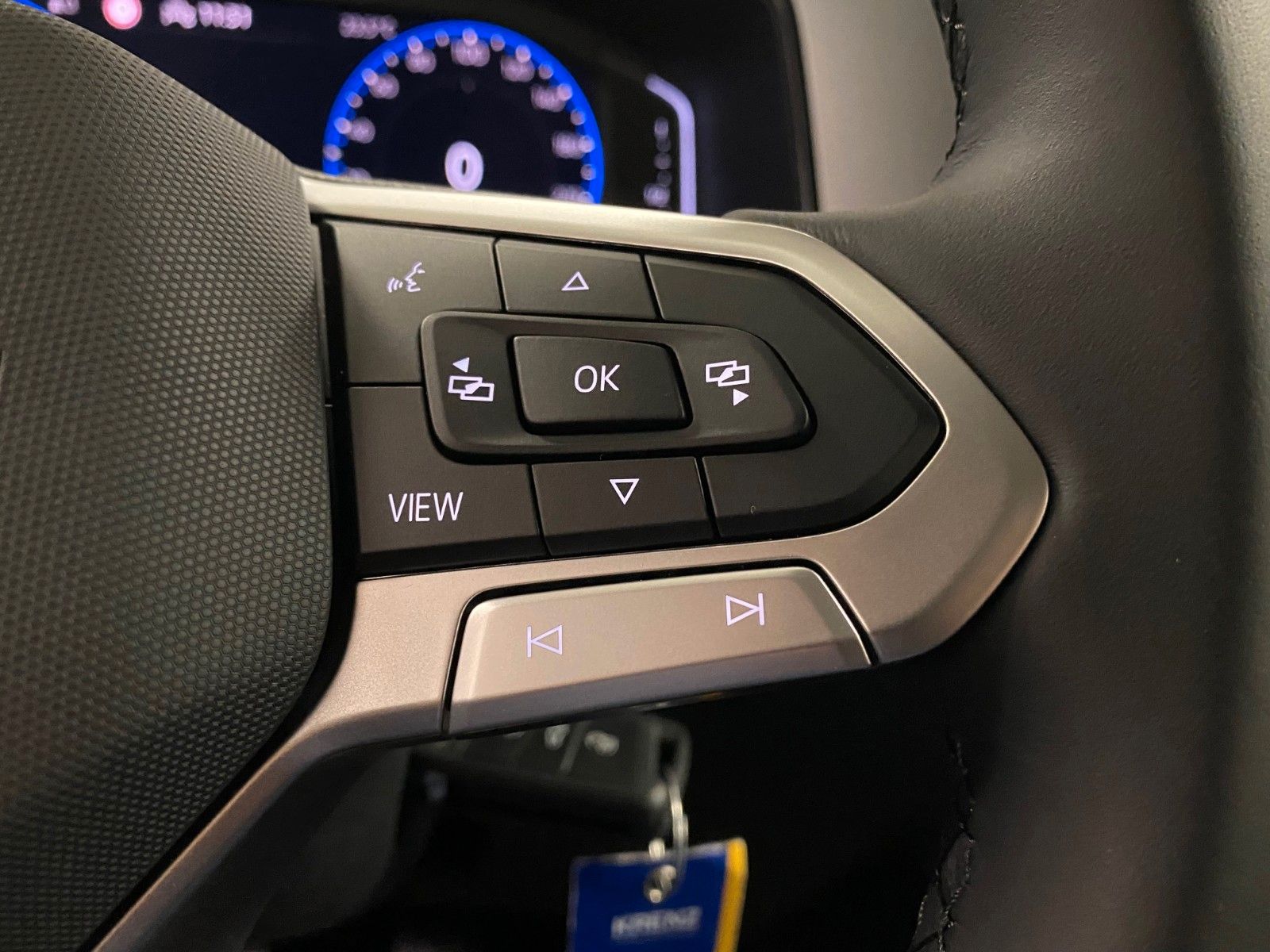 Fahrzeugabbildung Volkswagen T-Roc 1.5 TSI Life+ACC+LED+KAMERA+virt.TACHO+PDC