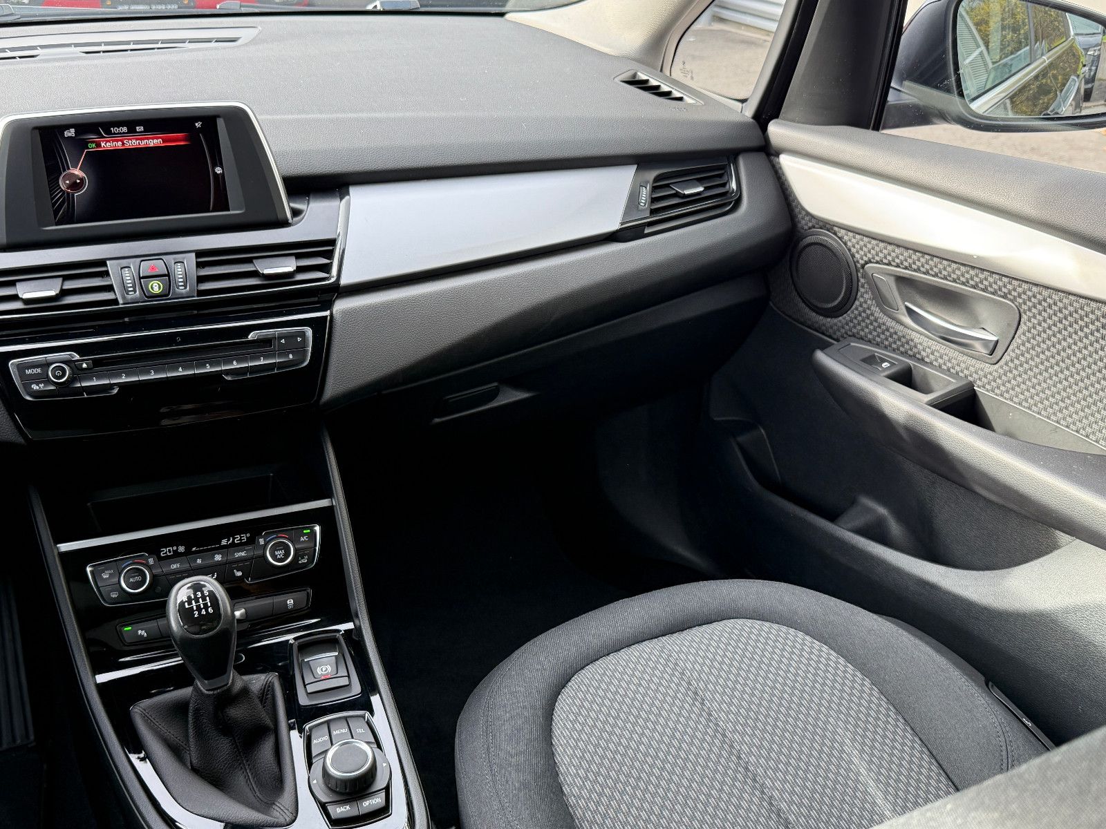 Fahrzeugabbildung BMW 218 Active Tourer Advantage GRA LED PDC SHZ