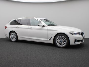 Fahrzeugabbildung BMW 530e Tour Luxury Line HiFi Pano AHK Kamera DAB