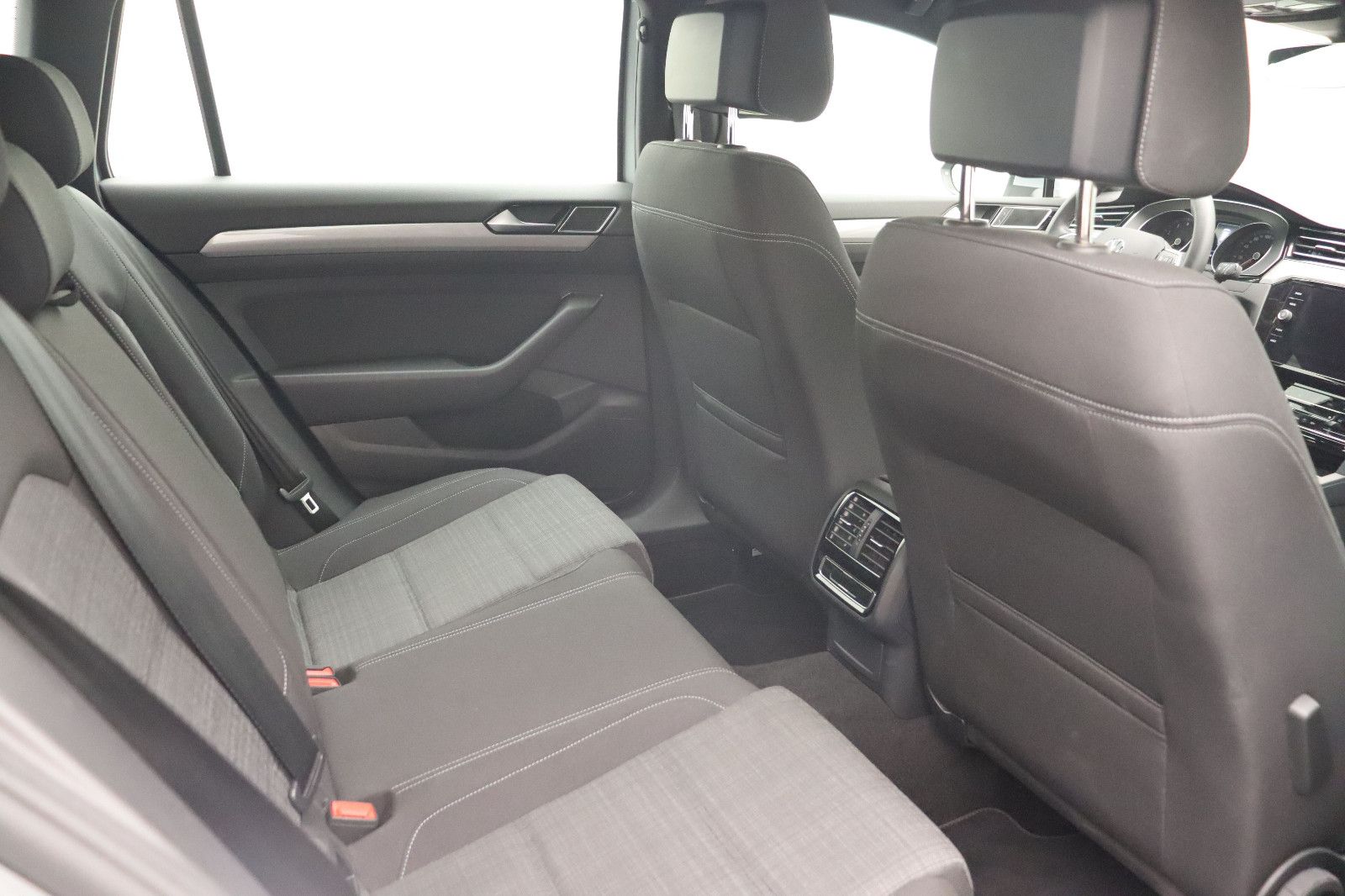 Fahrzeugabbildung Volkswagen Passat Variant 2.0 TSI DSG Business
