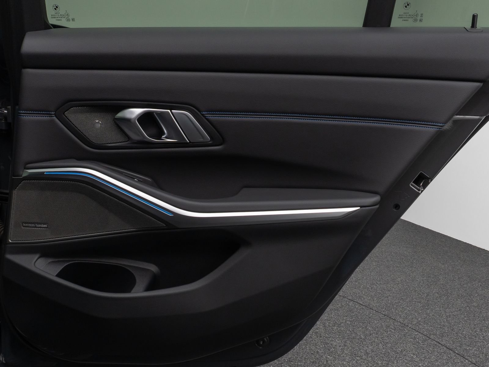 Fahrzeugabbildung BMW 330e xD M Sport Pro Panorama Kamera HUD DAB H/K