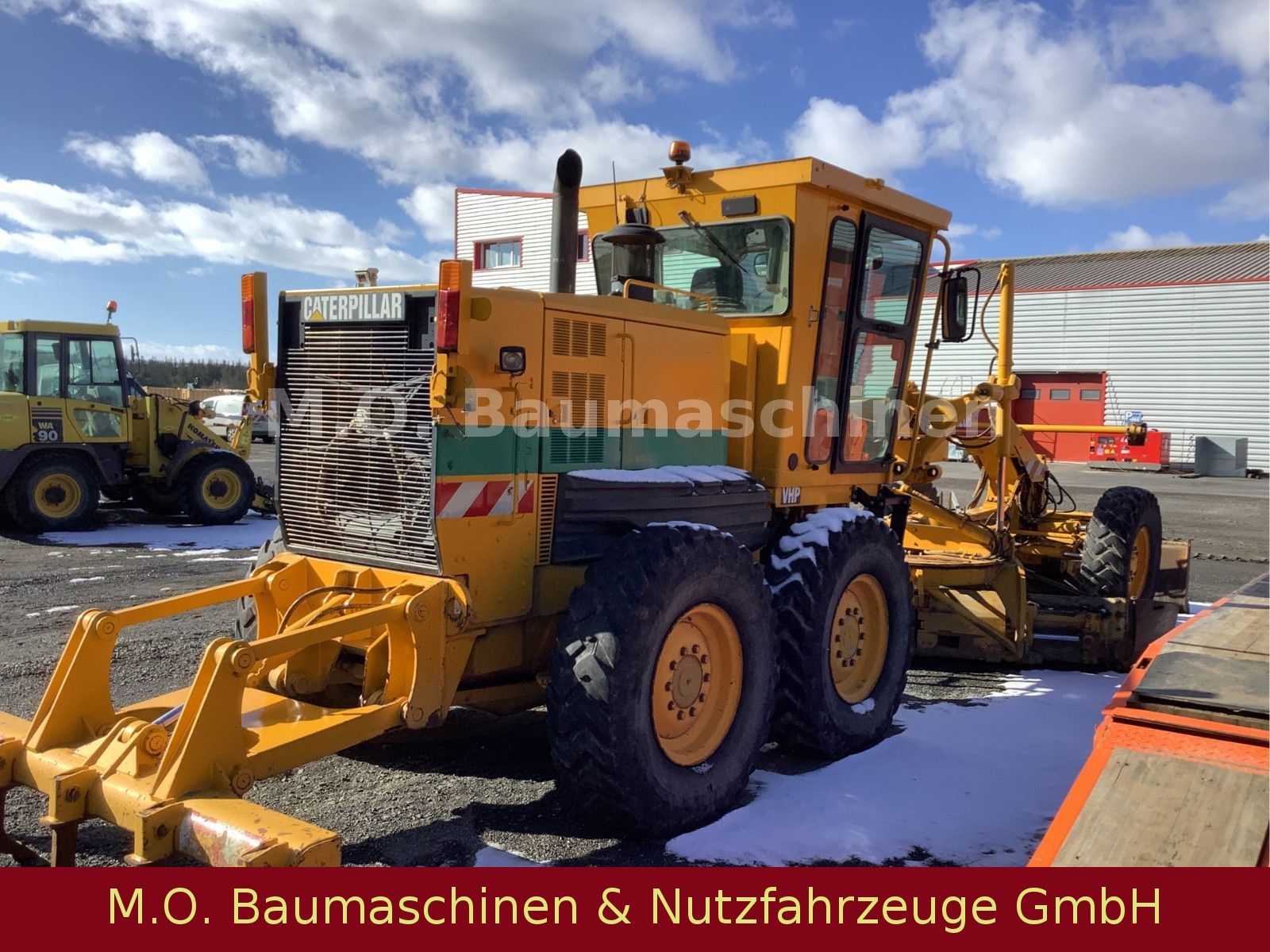 Fahrzeugabbildung CAT 120 H / Ripper / Planierschild