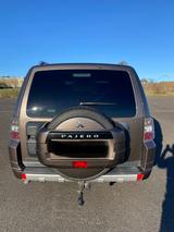 Mitsubishi Pajero 3,2 DI-D 4WD Instyle Automatik Instyle - Mitsubishi aus 2010: Geländewagen