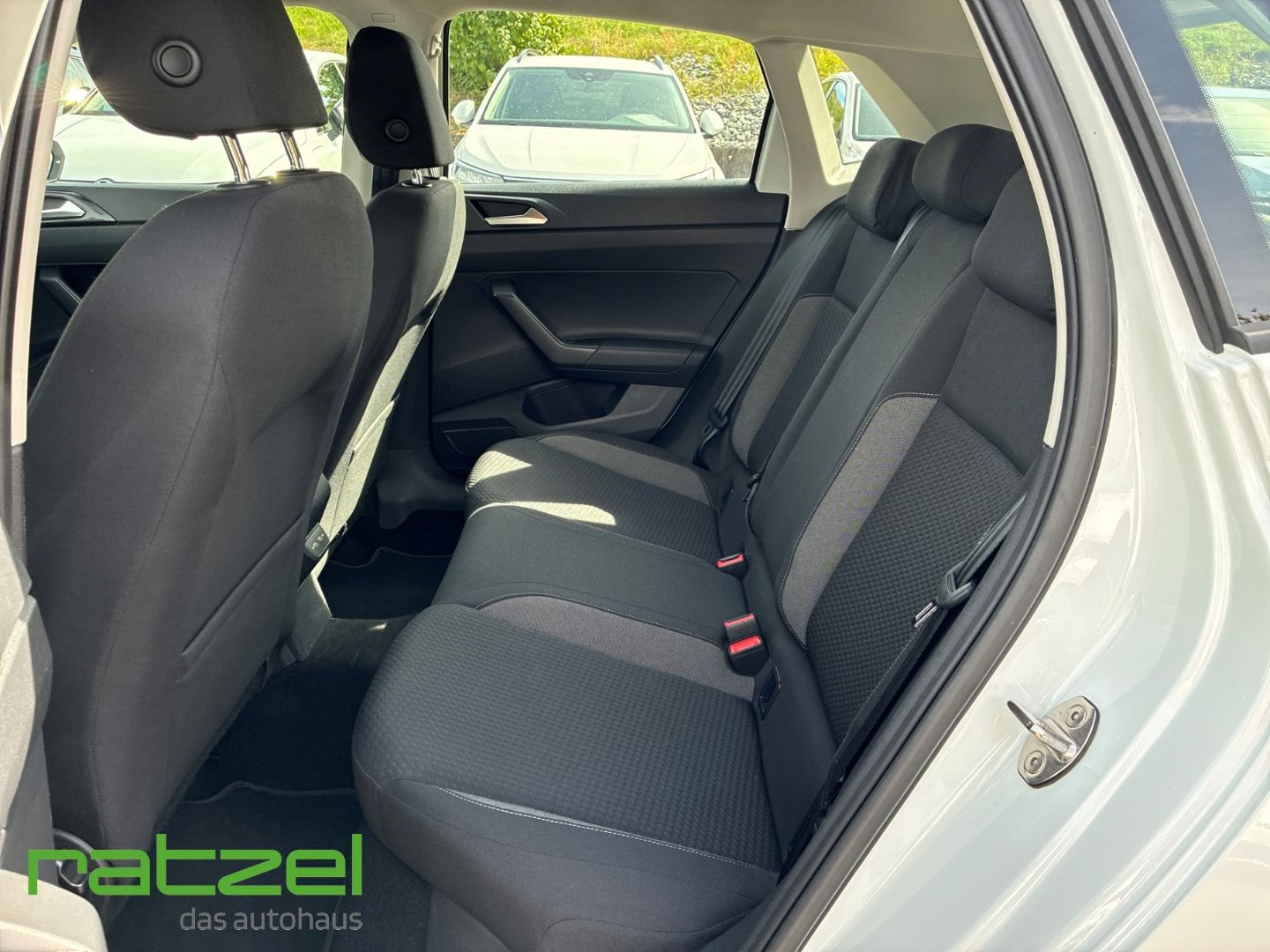 Fahrzeugabbildung Volkswagen Polo VI Life 1.0 TSI Navi Digitales Cockpit LED