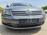 Volkswagen Phaeton 4.2 V8 lang 4MOTION 4-Sitzer -Exclusiv - Volkswagen Phaeton mit Benzin-Antrieb: Limousine, 4.2