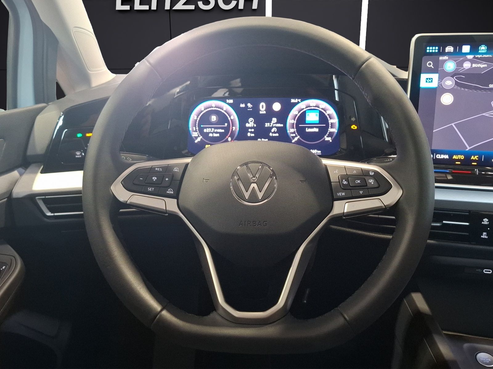 Fahrzeugabbildung Volkswagen Golf VIII TSI Life LED Navi AID ACC RFK HUD SHZ