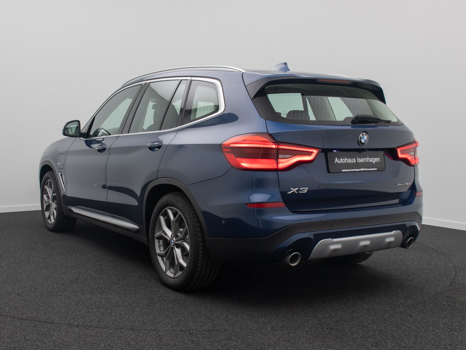 Fahrzeugabbildung BMW X3 xD30e xLine DAB Kamera AHK Alarm Panorama H/K