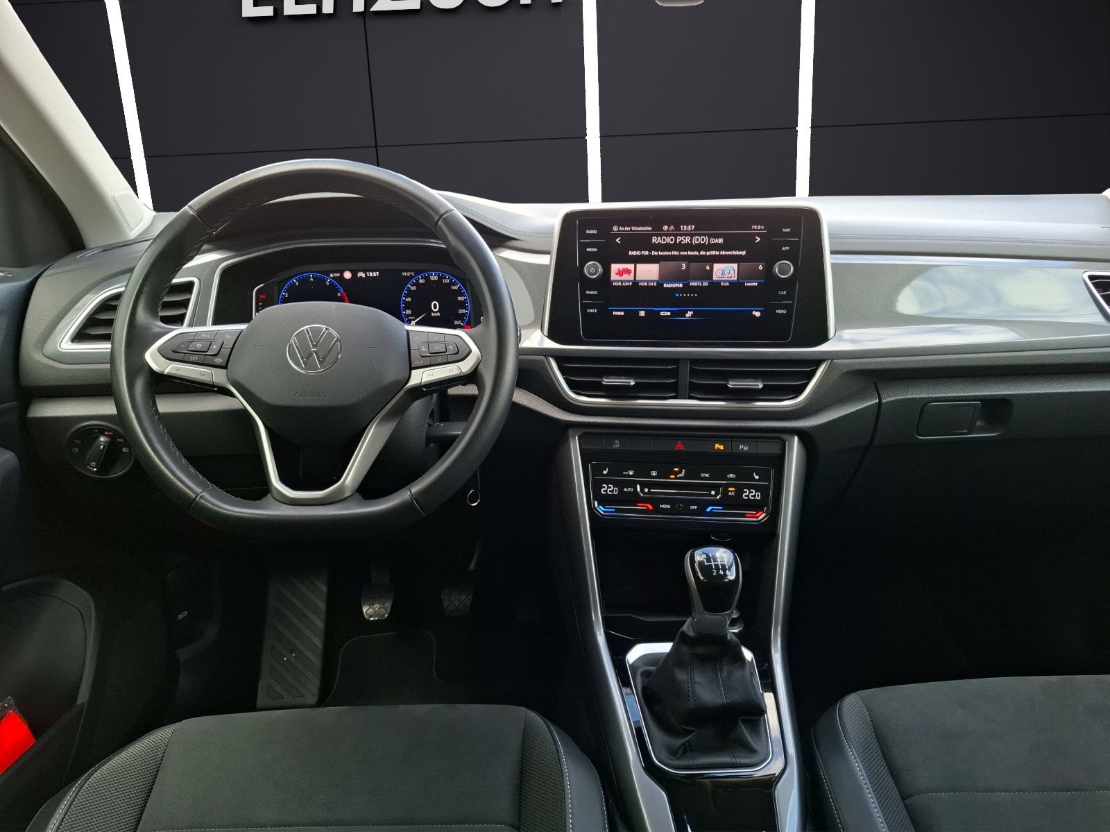 Fahrzeugabbildung Volkswagen T-Roc TSI Style LED Navi AID ACC Park-Assist SH