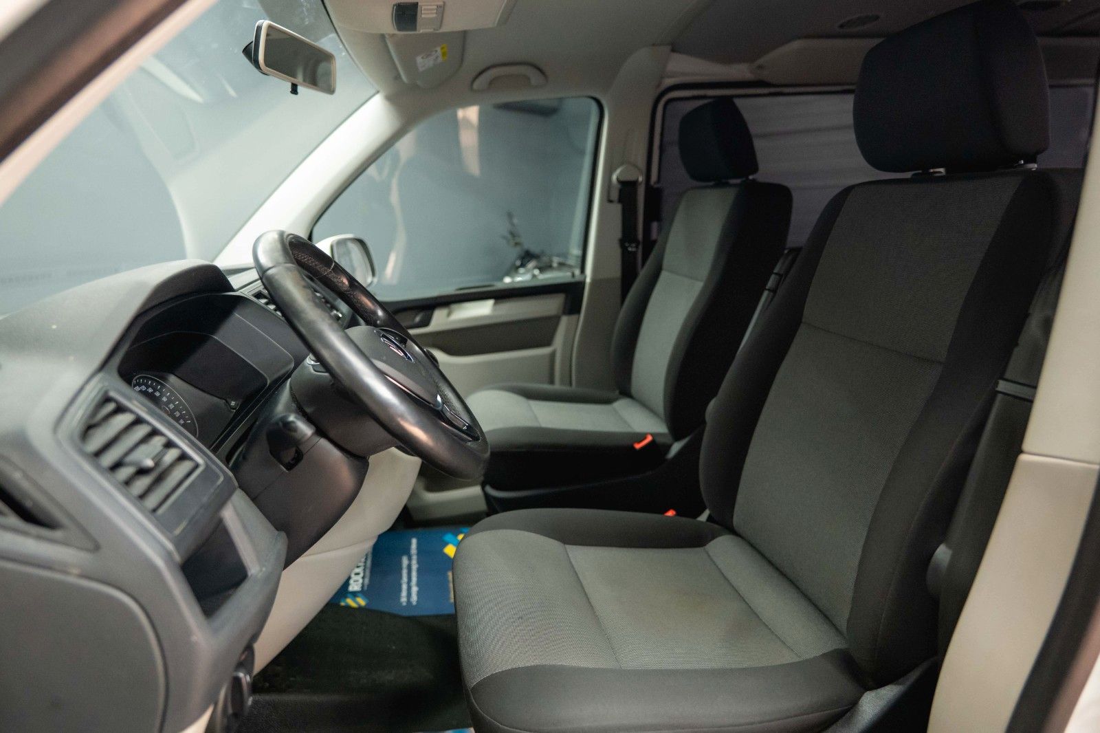 Fahrzeugabbildung Volkswagen T6 Transporter Kombi 8 Sitze *Klima*TÜV Neu*