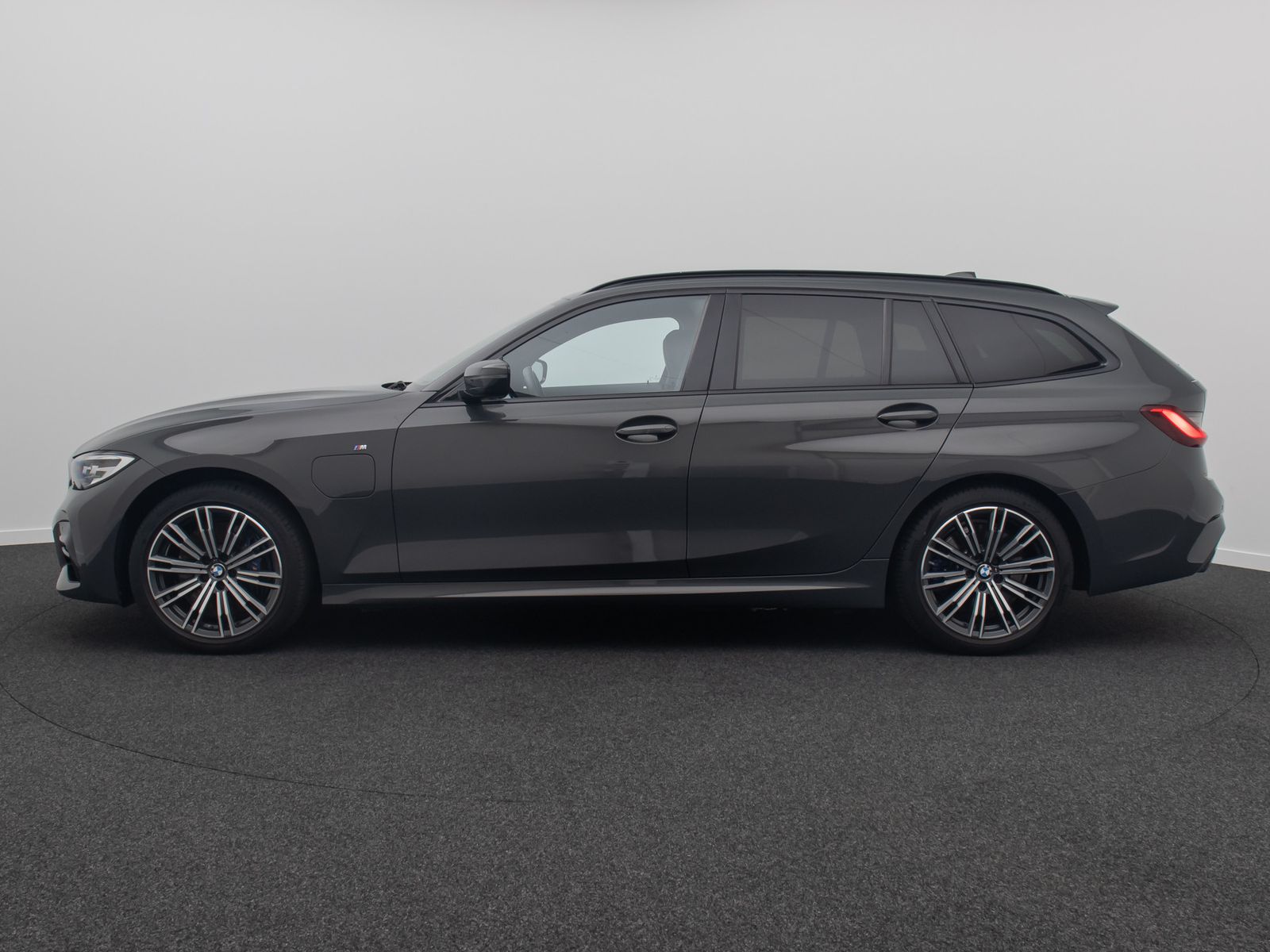 Fahrzeugabbildung BMW 330e M Sport DAB HiFi Komfort Individual 18Zoll