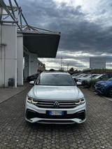 Volkswagen VOLKSWAGEN Tiguan 2.0 TDI 200 CV SCR FARI MATRIX - Volkswagen Tiguan mit Diesel-Antrieb: Limousine, Automatik