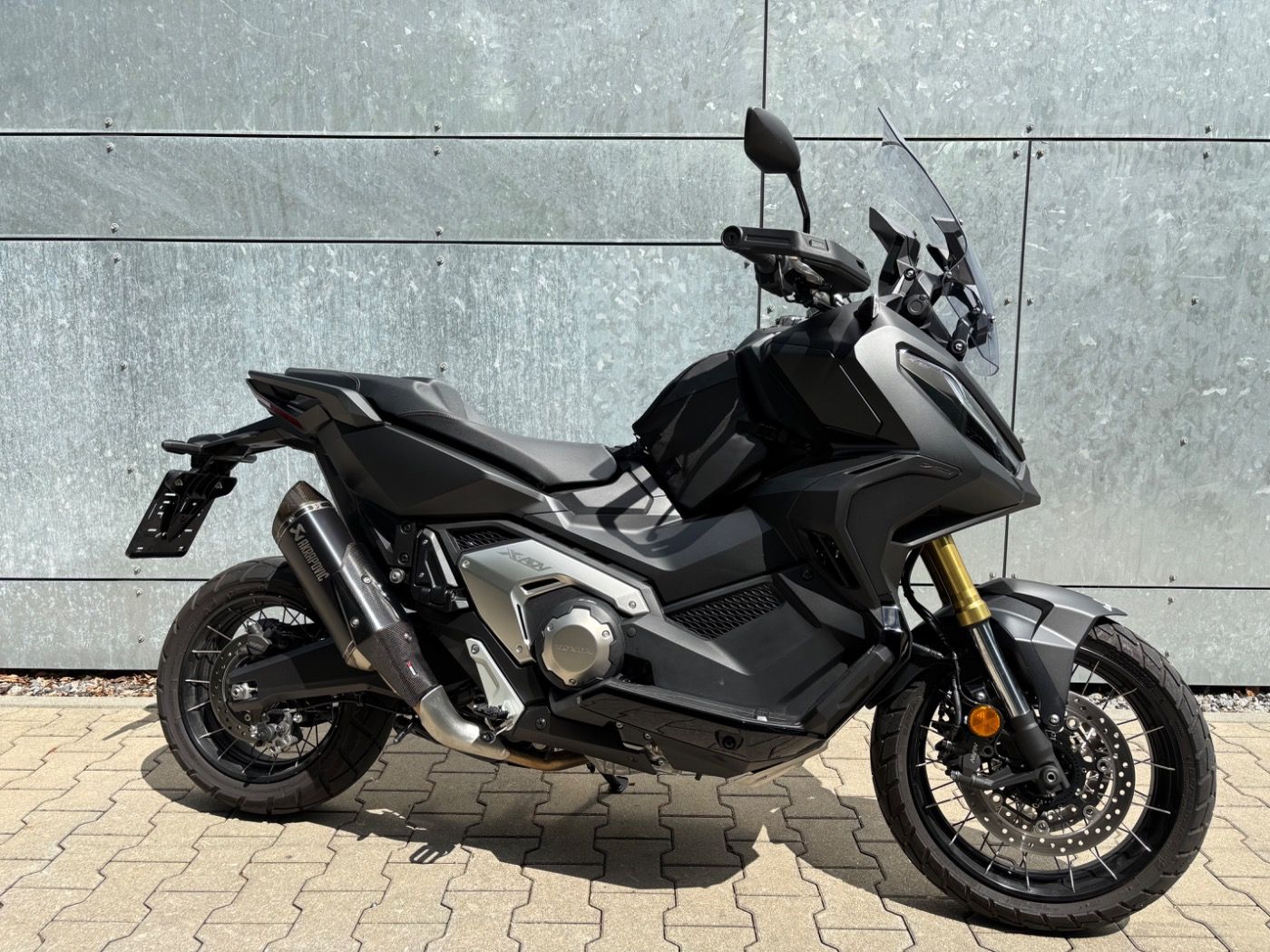 Fahrzeugabbildung Honda ADV 750 - X-ADV Griffheizung Akrapovic