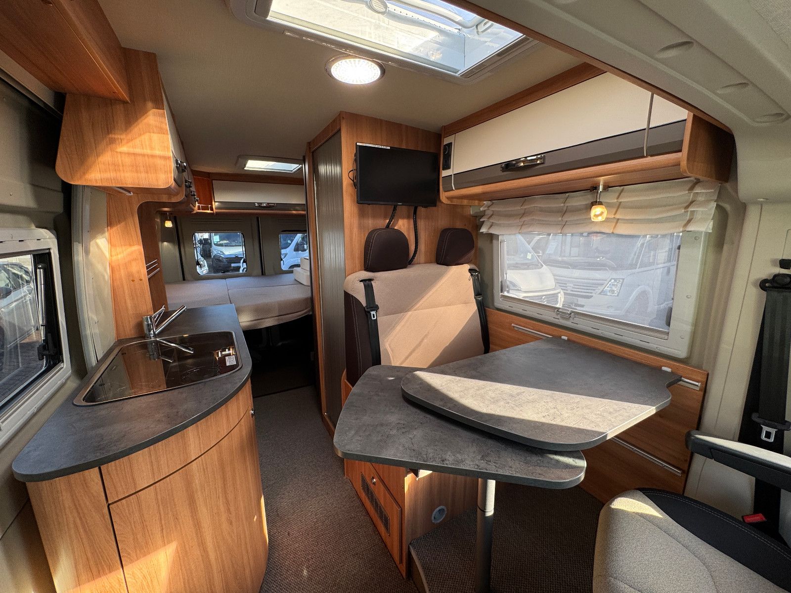 Fahrzeugabbildung Pössl SUMMIT 600 PLUS SOLAR TV AHK KAMERA NAVI SAT 1H