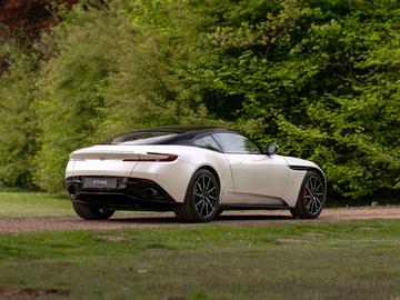 2016 Aston Martin DB11 — фото 5