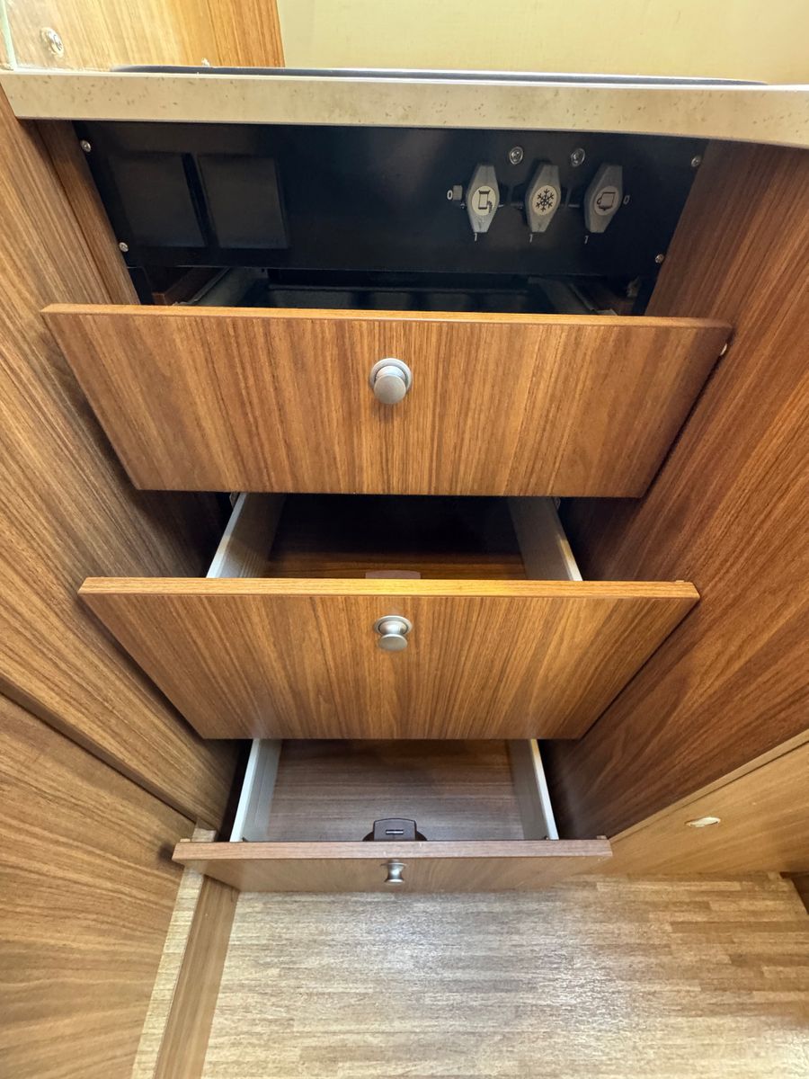 Fahrzeugabbildung Carado T 334 FIAT DUCATO AUTOMATIK SOLAR TV SAT AHK CAM