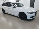 BMW 318 BMW d Touring*Navi*Xenon*PDC*SHZ* - BMW 3er Reihe: Weiß