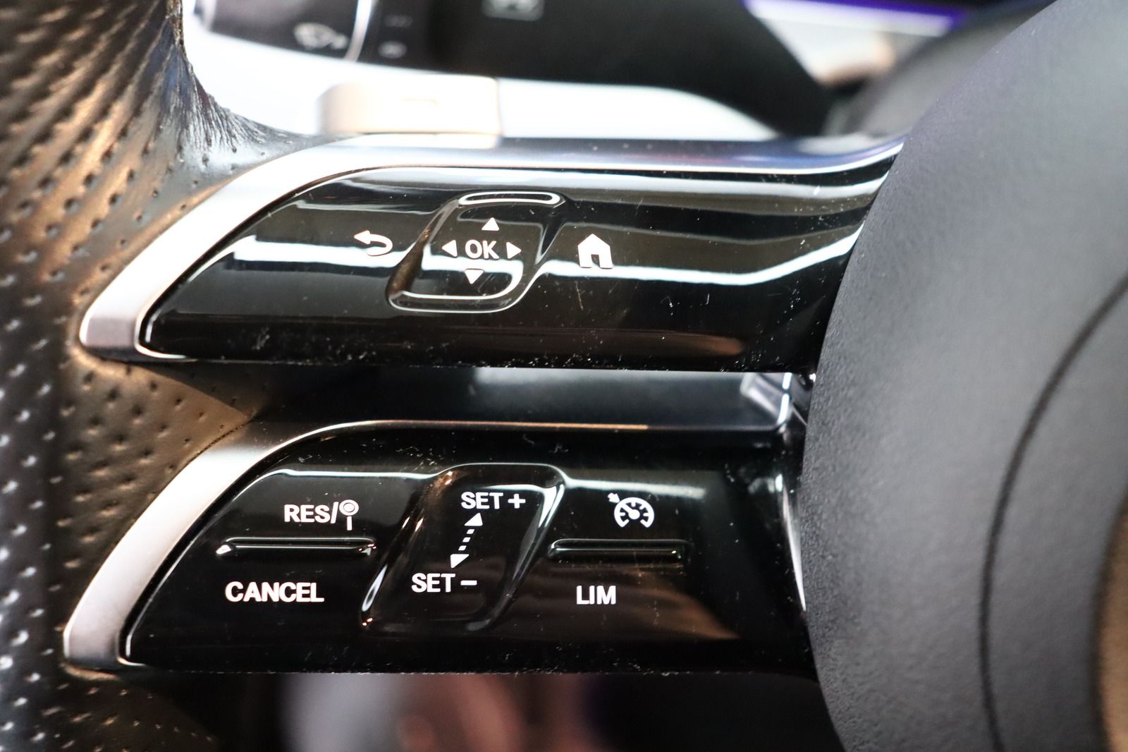 Fahrzeugabbildung Mercedes-Benz E 220 d Night Edition * Airscarf * LED *