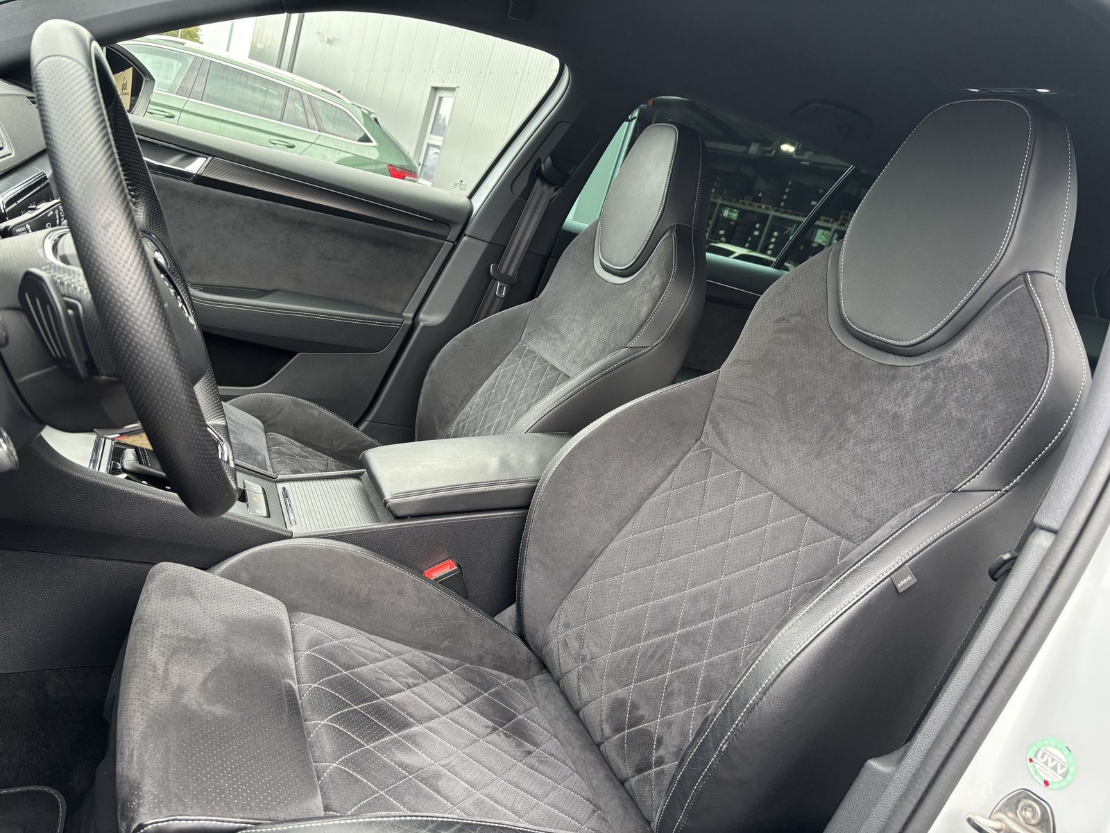 Fahrzeugabbildung SKODA Superb Combi 2.0 TDI DSG Sportline NAV+LED+VCOCK