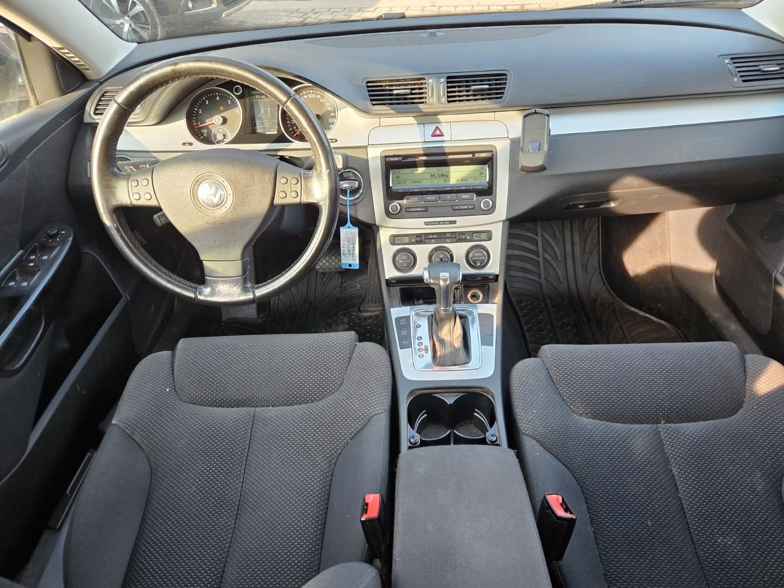 Volkswagen Passat 2009 — photo 11