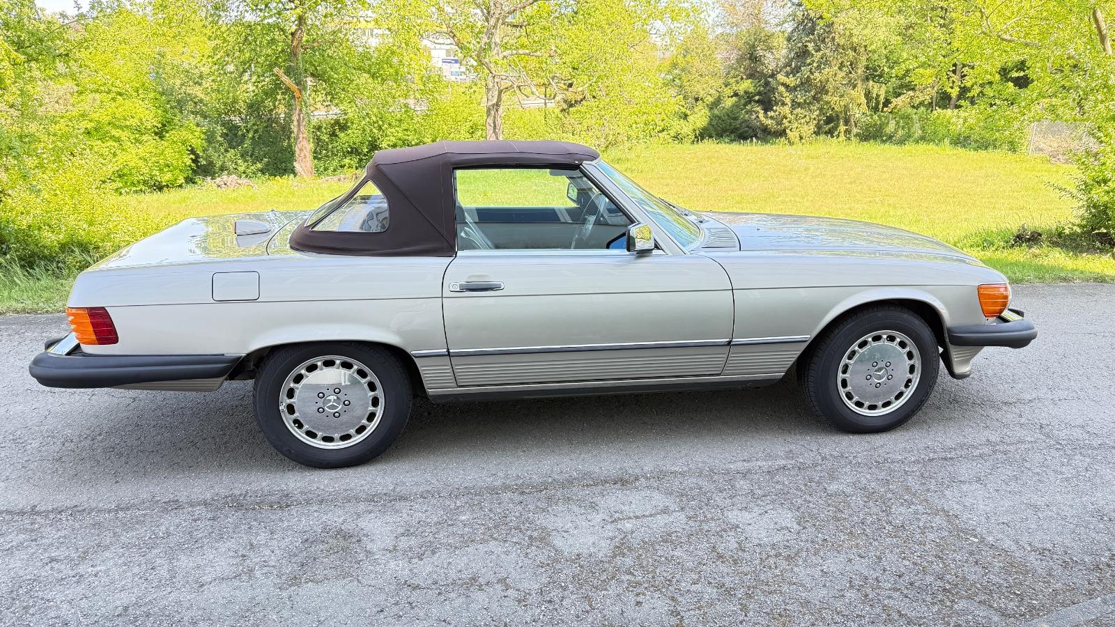 Mercedes-Benz SL 560