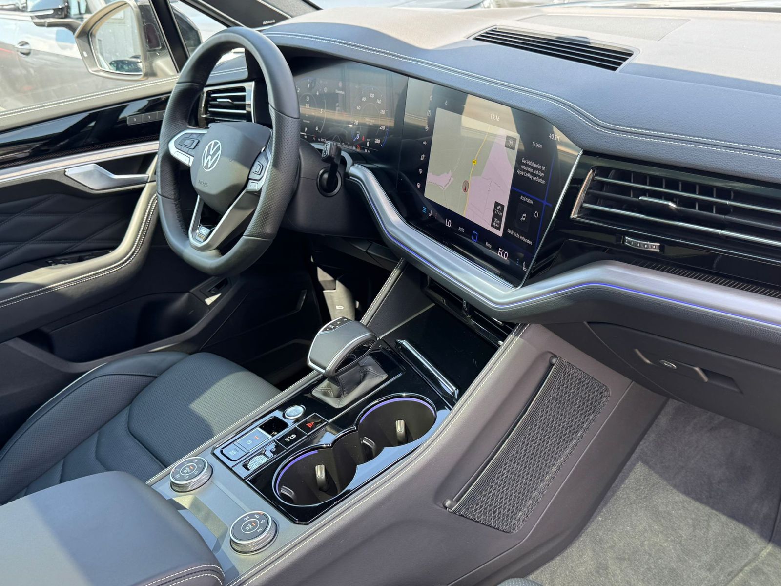 Fahrzeugabbildung Volkswagen Touareg 3.0TDI 4M R-Line VOLL Black 22" UPE 114T