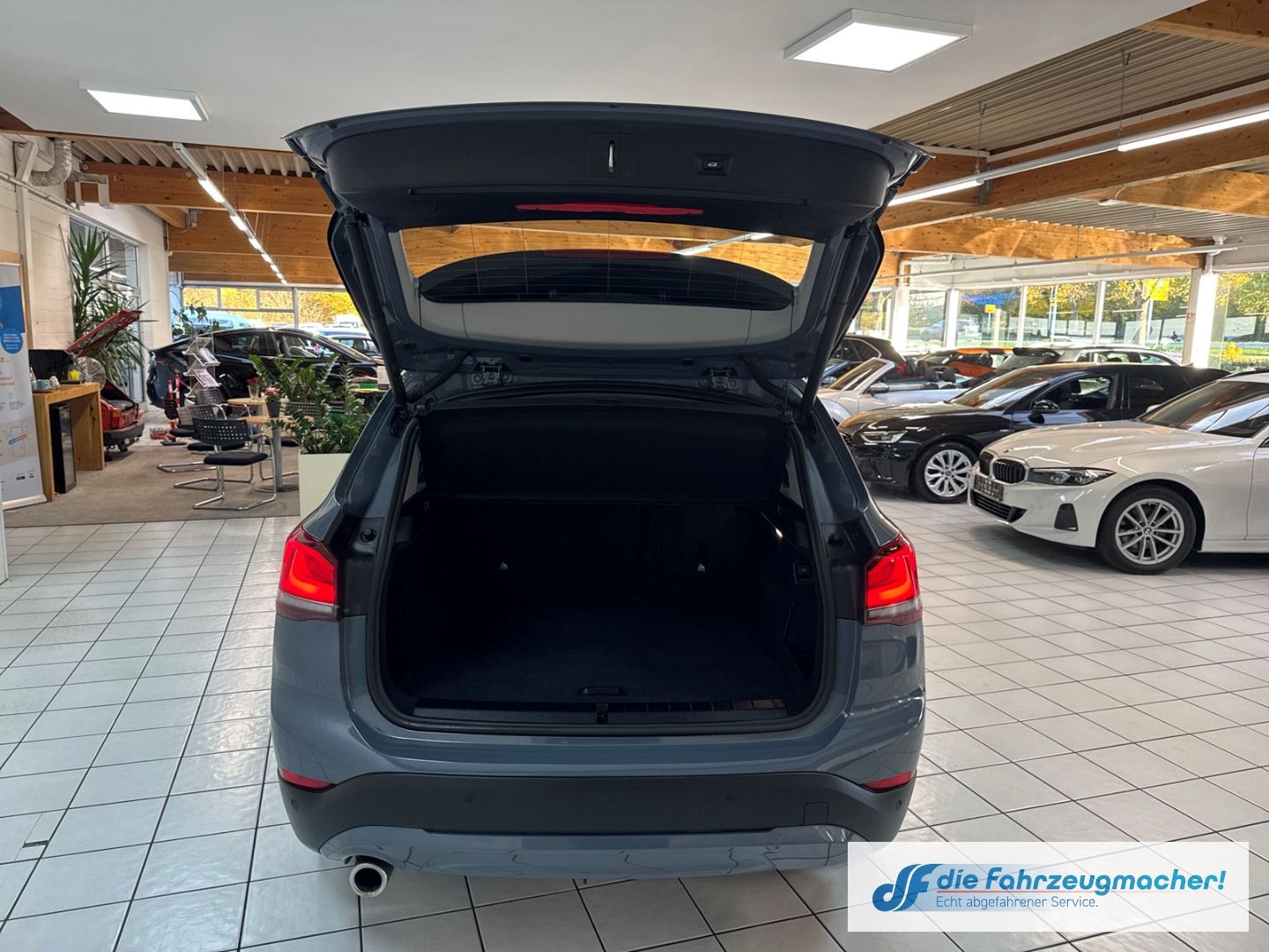 Fahrzeugabbildung BMW X1 sDrive 18 i Advantage Sound Sportsi. LED el.H