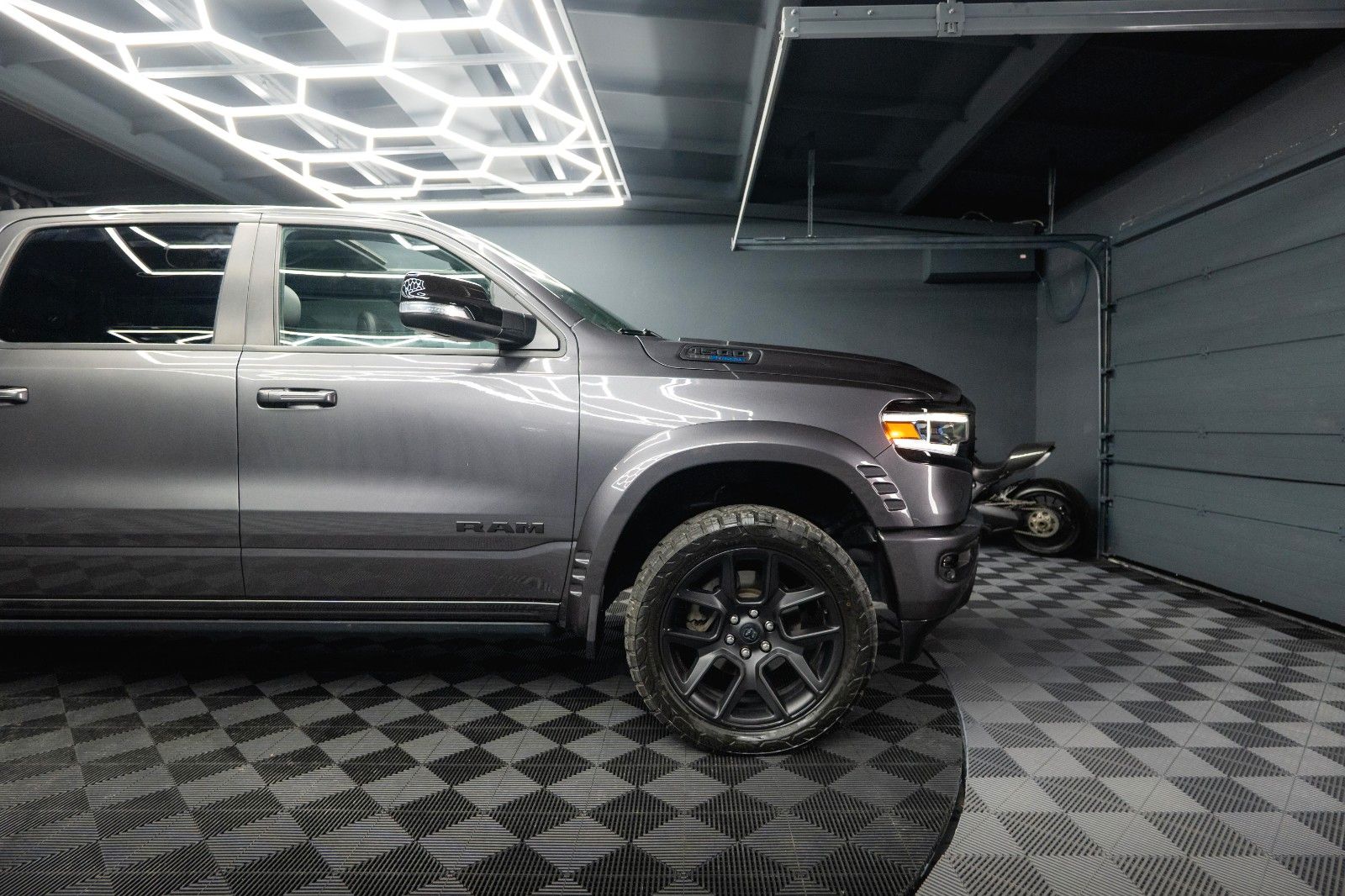 Fahrzeugabbildung Dodge RAM 5.7 V8 HEMI 4x4 Limited Longbed Airmatic 19%