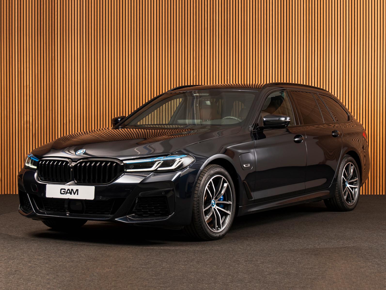 BMW 530e Xdrive M-Sport-H/K-TOWB-HUD-PANO-DRIVING+