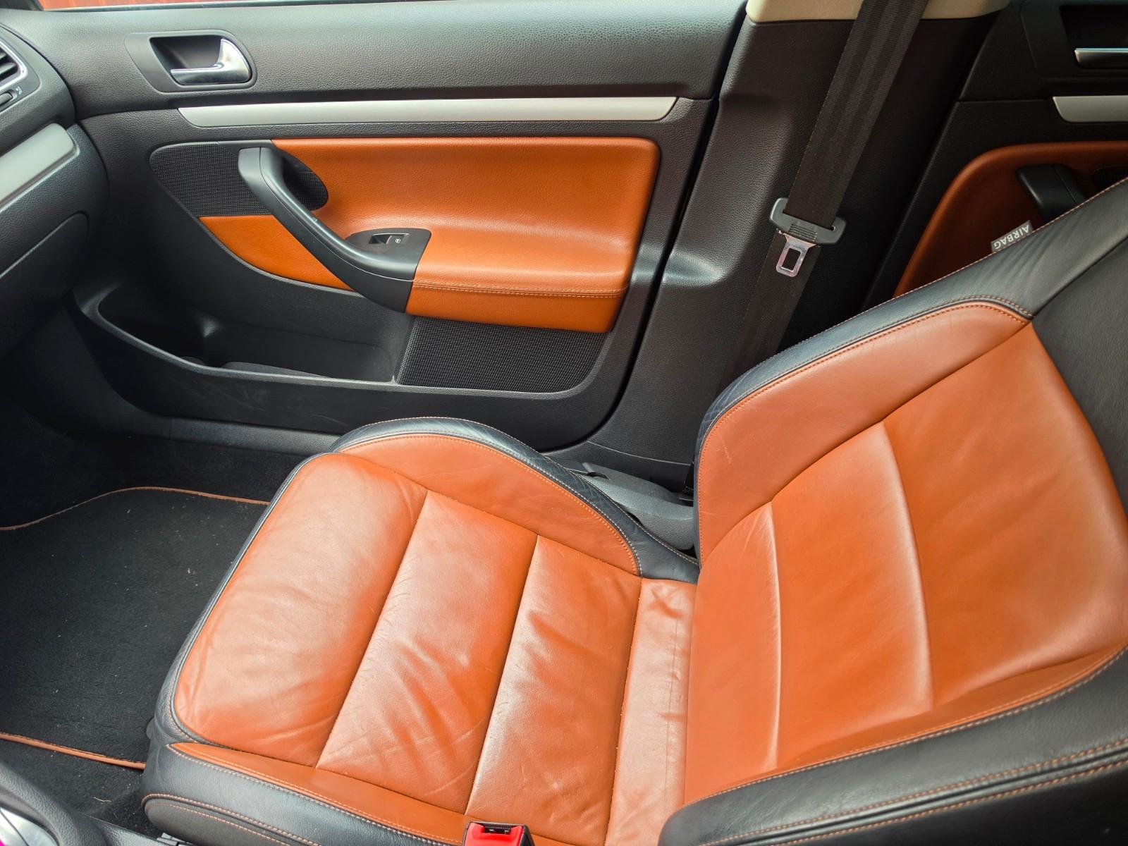 Volkswagen Golf 2012 — interior