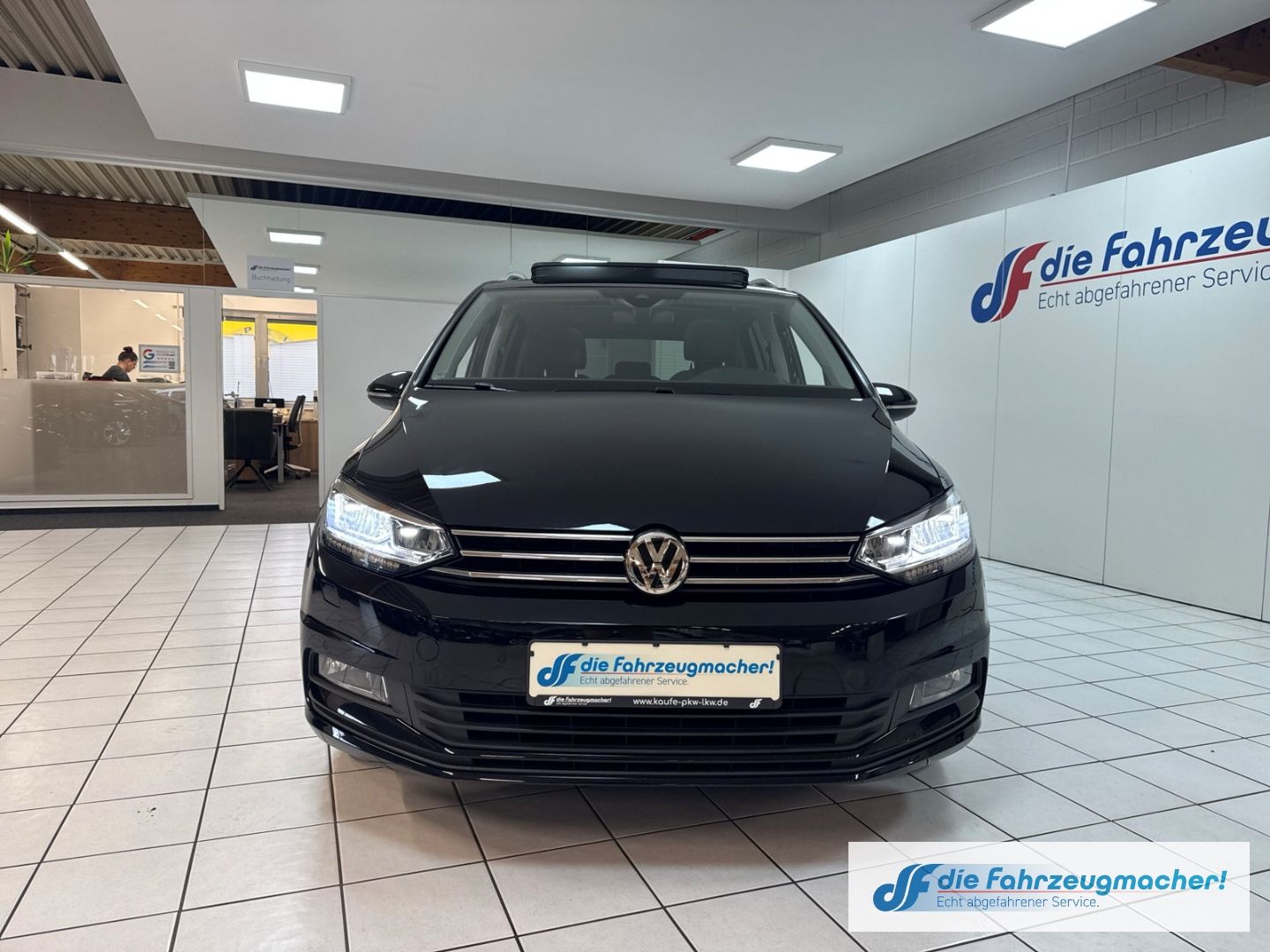 Fahrzeugabbildung Volkswagen Touran Comfortline TDi  DSGPano LED Navi Massage