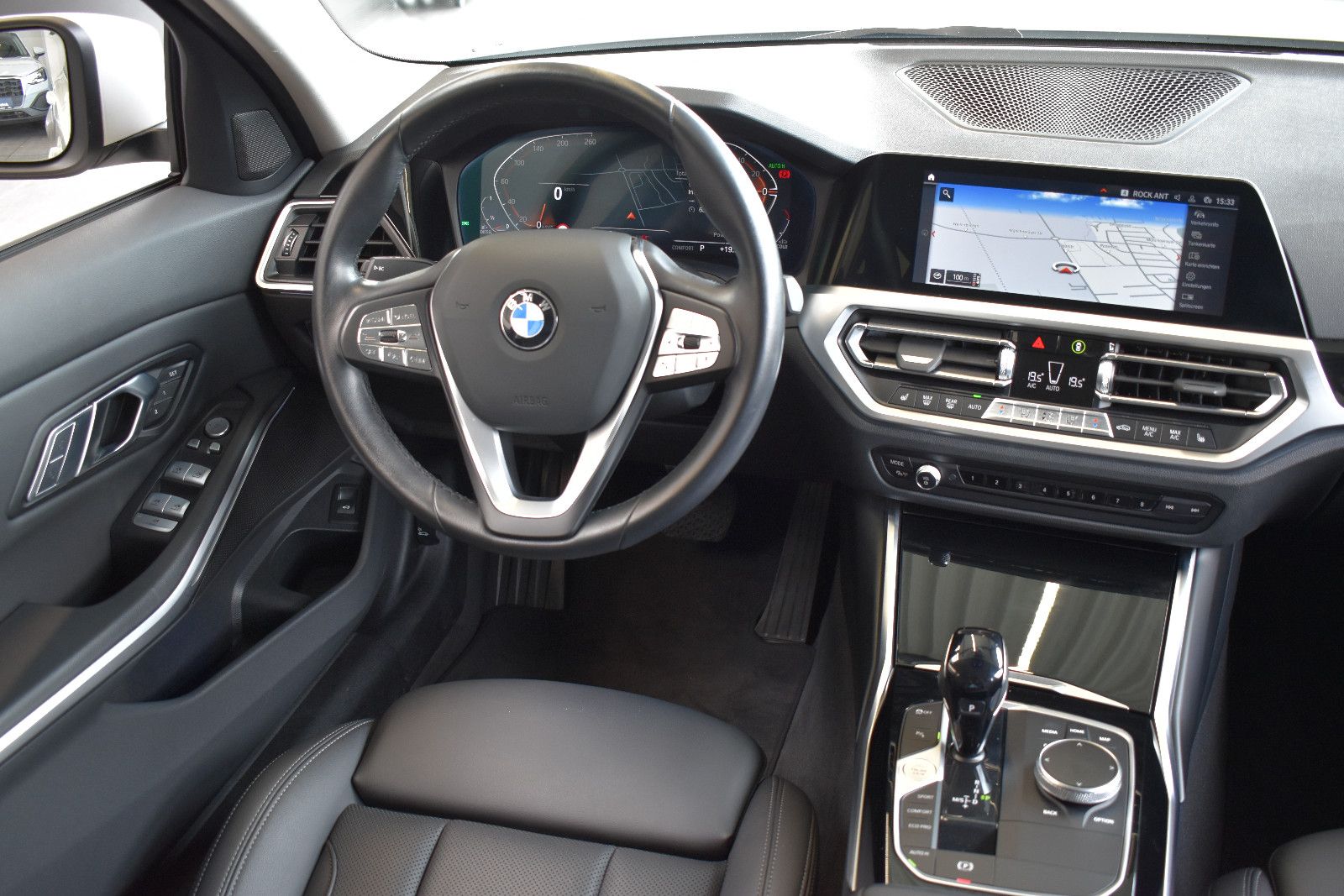 BMW 320d Touring Advantage Aut. LED~RFKam~ACC~LiveCo foto 10