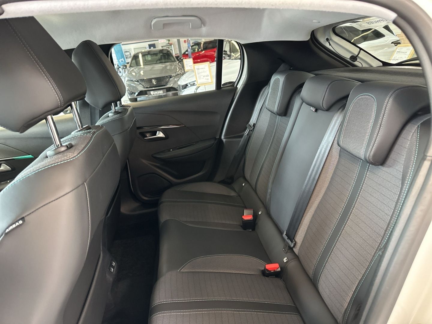 Fahrzeugabbildung Peugeot 208 e- Allure Elektromotor 136 LED CarPlay SHZ