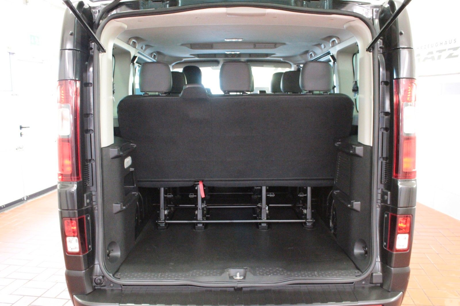 Fahrzeugabbildung Renault Trafic Blue dCi 150 EDC Life*Automatik*9-Sitzer*