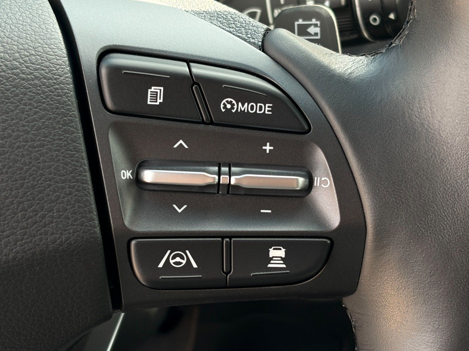 Fahrzeugabbildung Hyundai KONA E Trend SHZ LHZ ACC LKA LFA CarPl. LED WiFi