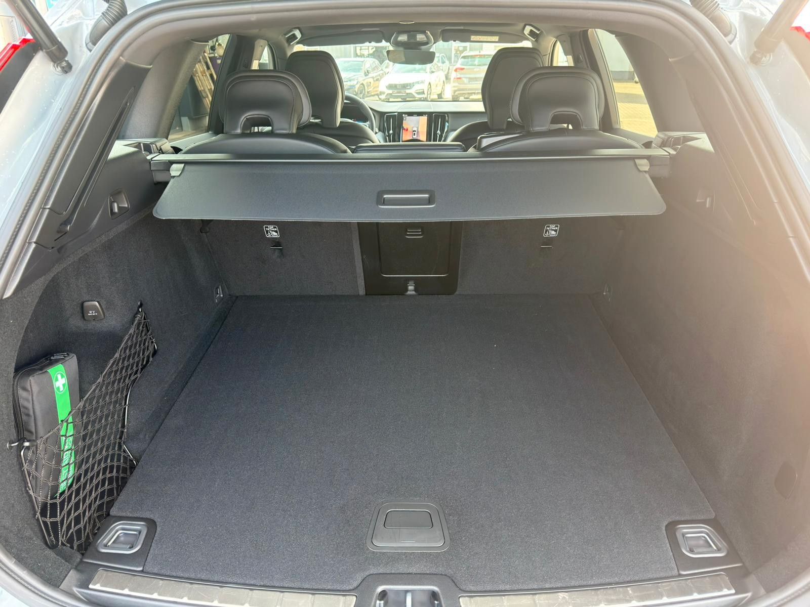 Fahrzeugabbildung Volvo XC60 B4D AWD Plus Dark*STDHZG*360°ACC