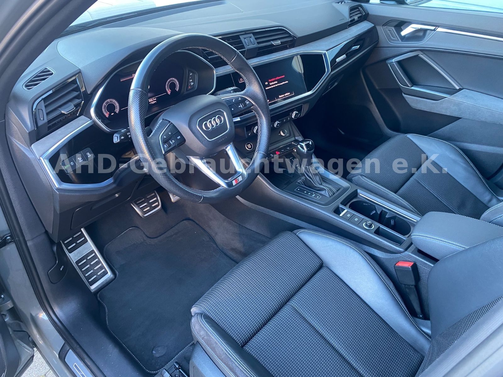 Fahrzeugabbildung Audi Q3 35 TDI Quattro S-line