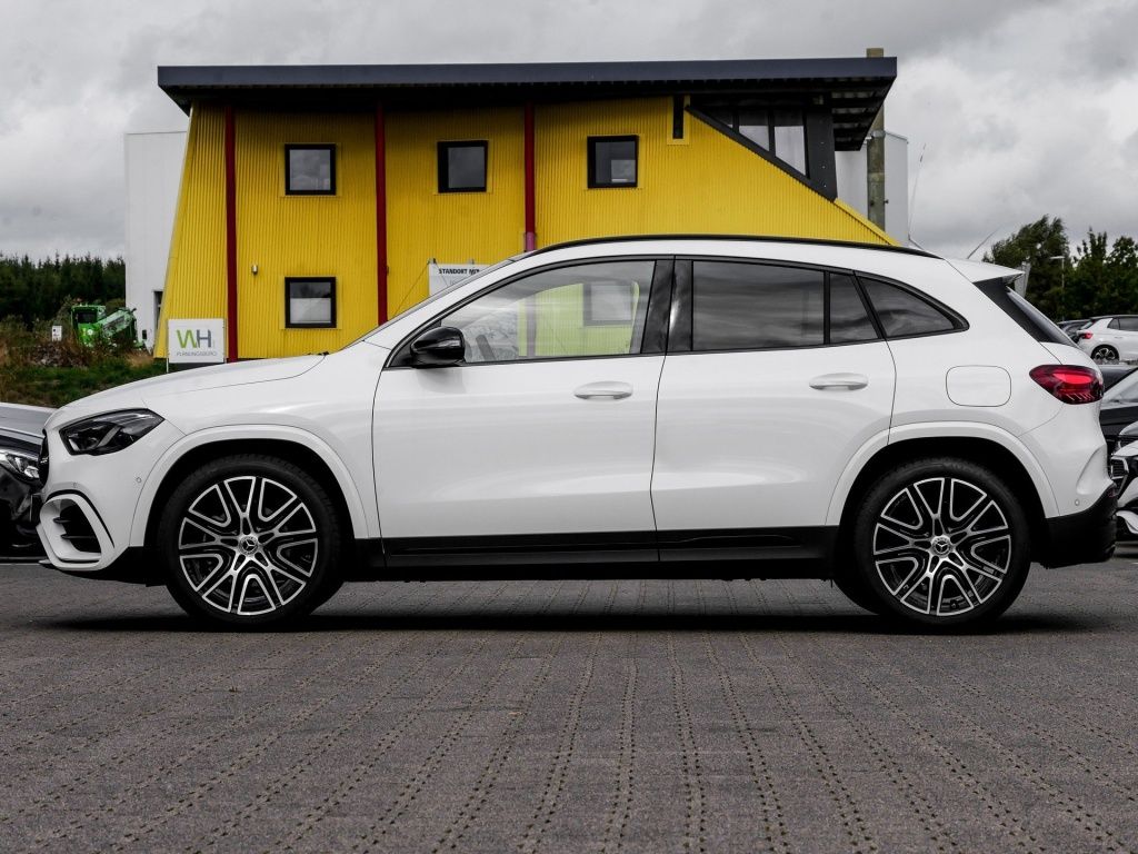 Mercedes-Benz GLA 200 AMG-Sport Pano AHK MLB Night Distr Ambi foto 21