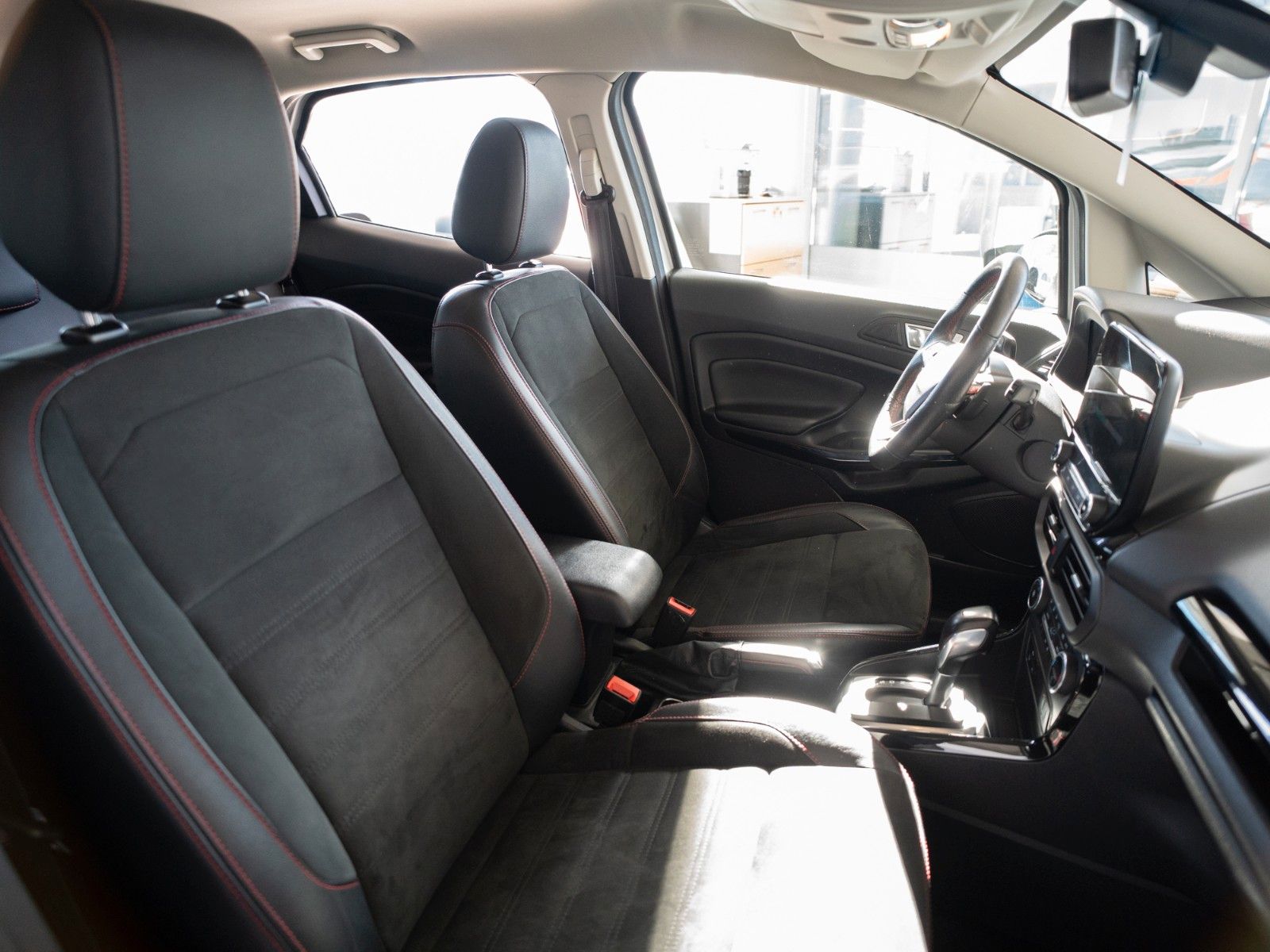 Fahrzeugabbildung Ford EcoSport ST-Line Automatik, Winter-Paket