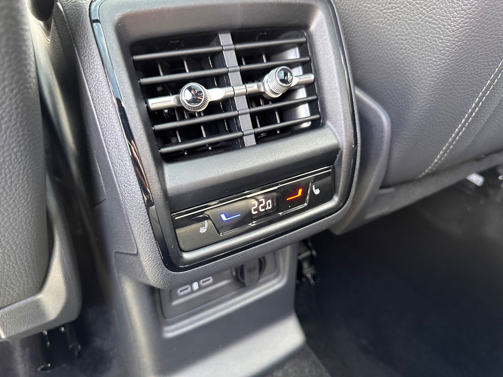 Fahrzeugabbildung SKODA Kodiaq 2.0 TDI 4x4 Sportline Matrix/AHK/Pano/7