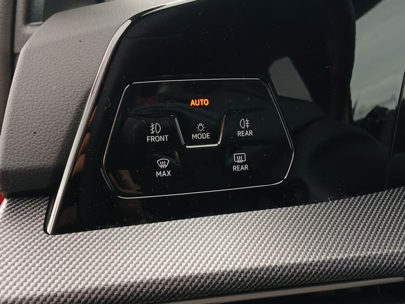 Fahrzeugabbildung Volkswagen Golf VIII GTI DSG Matrix AHK Navi Harman AID ACC