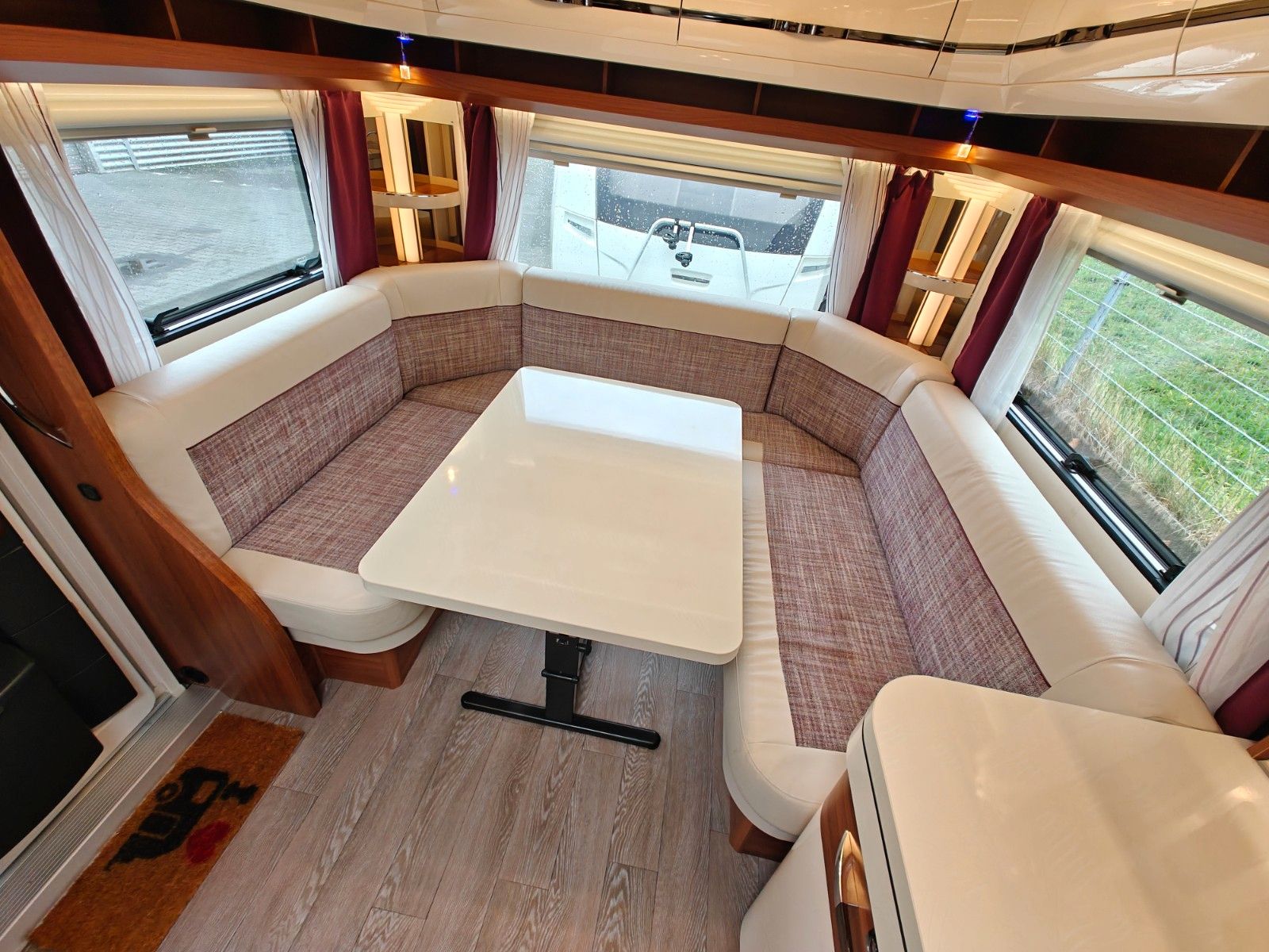 Fahrzeugabbildung Hobby Excellent 540 UFe - Fahrradträger, TV, 1.750kg -