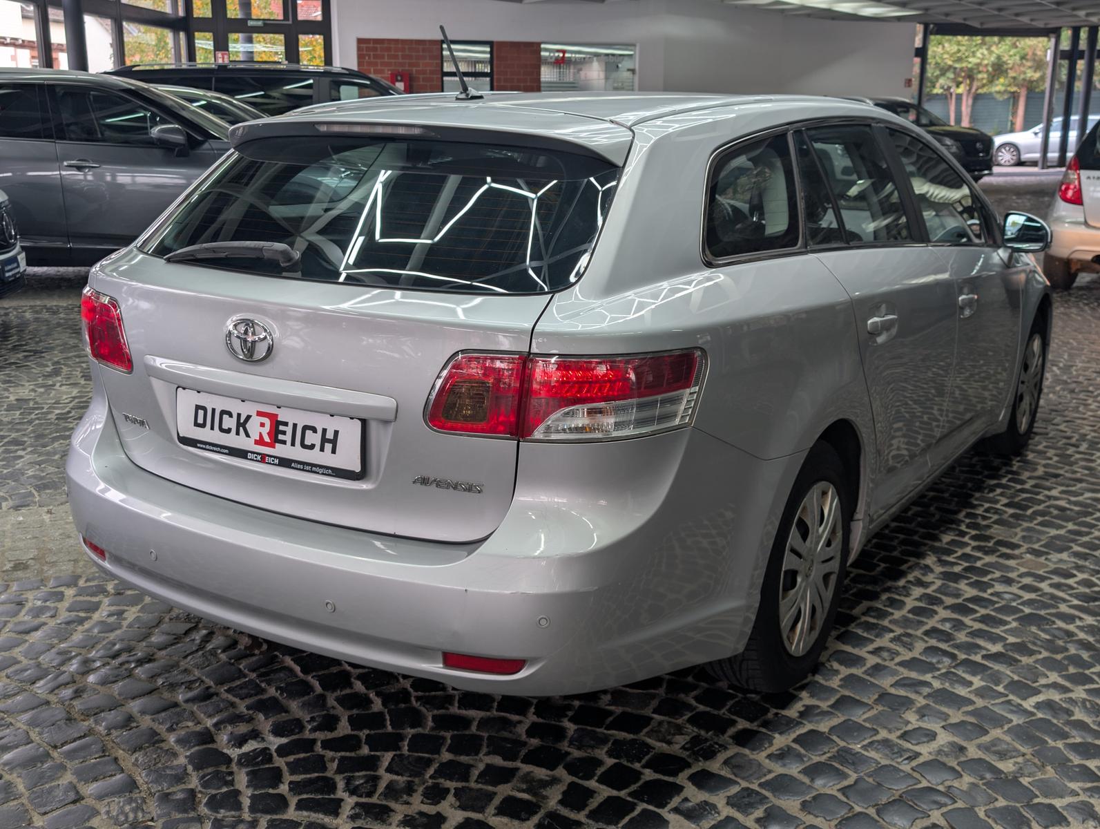 Toyota Avensis 2010 — photo 8