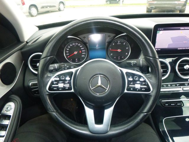 Fahrzeugabbildung Mercedes-Benz C 220d T >AUT/PANO/STANDHEIZ/LED-LICHT...