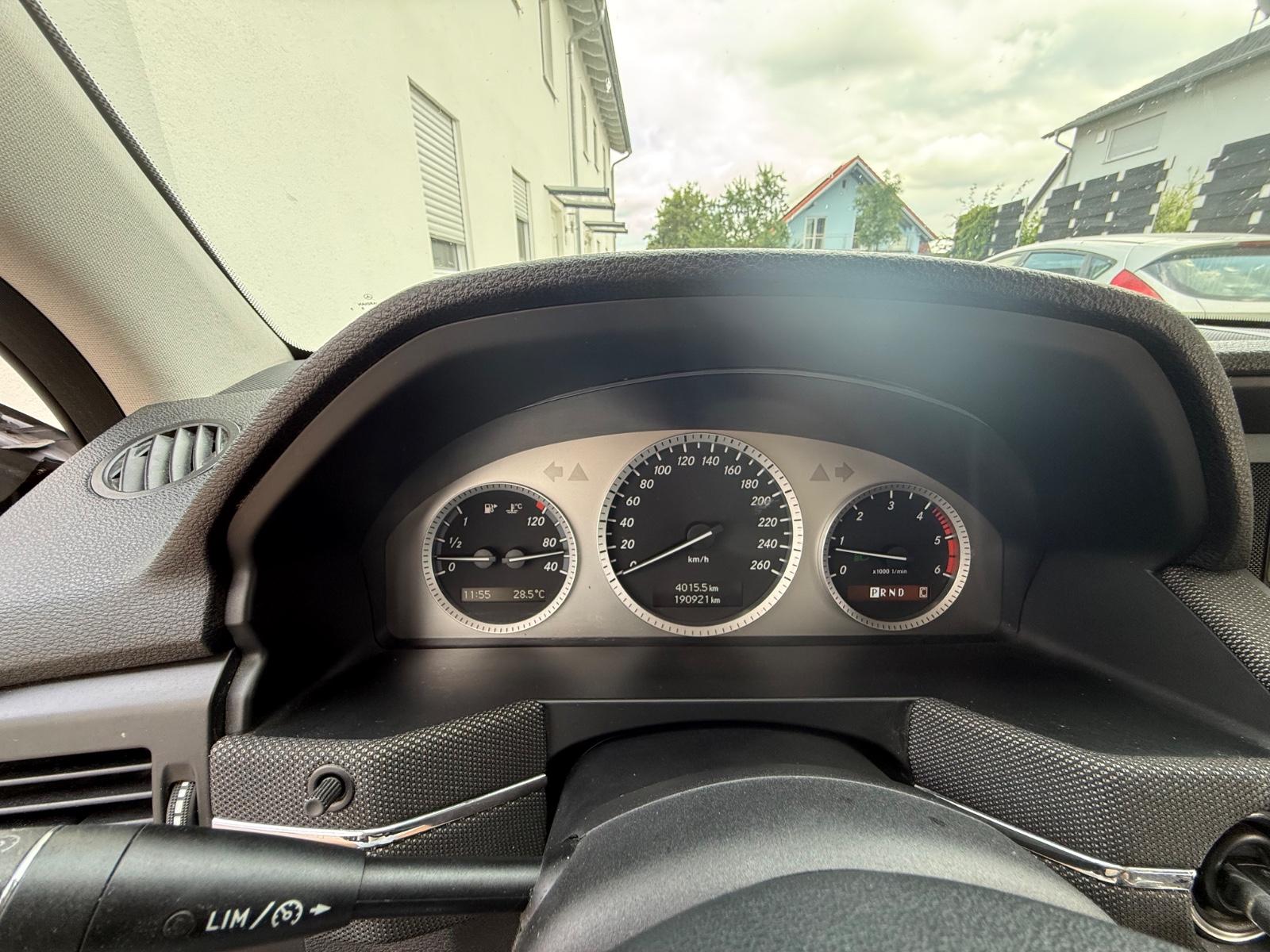 Mercedes-Benz GLK220 2009 — photo 12