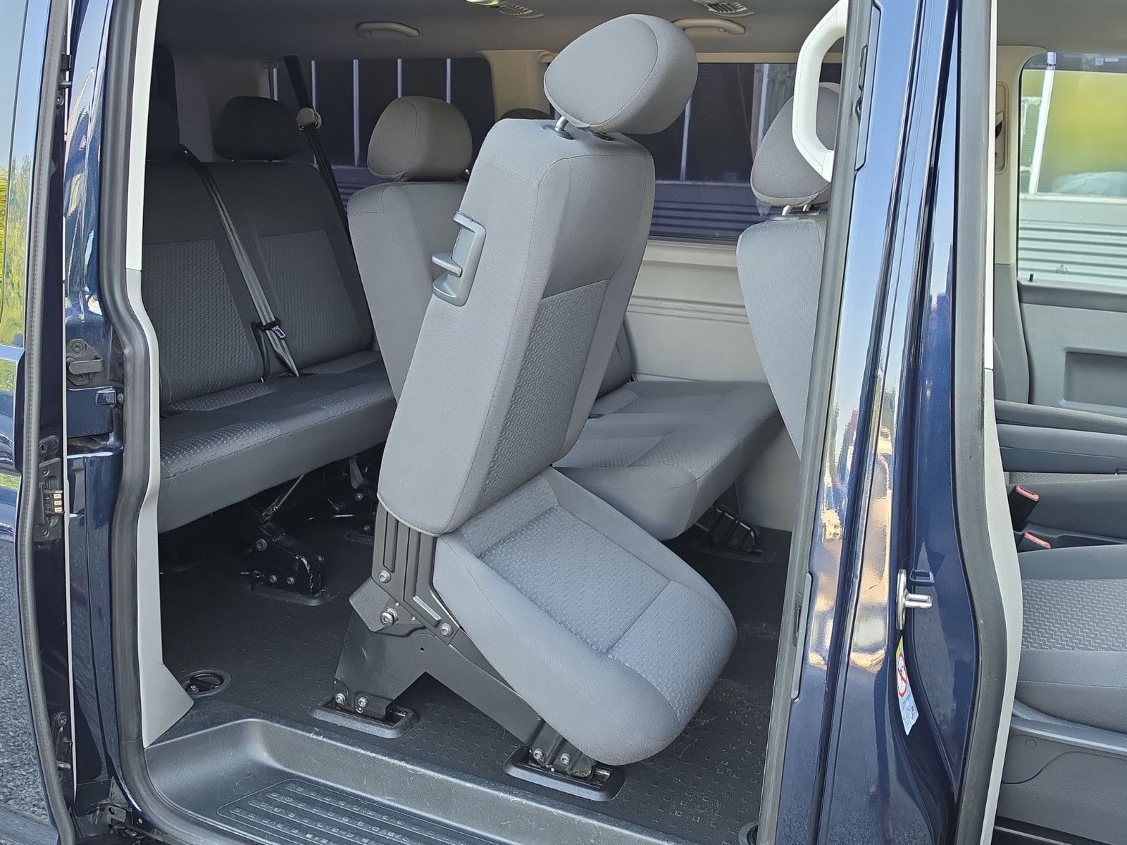 Fahrzeugabbildung Volkswagen T5 Transporter Bus Caravelle Trendline Aus 1Hand
